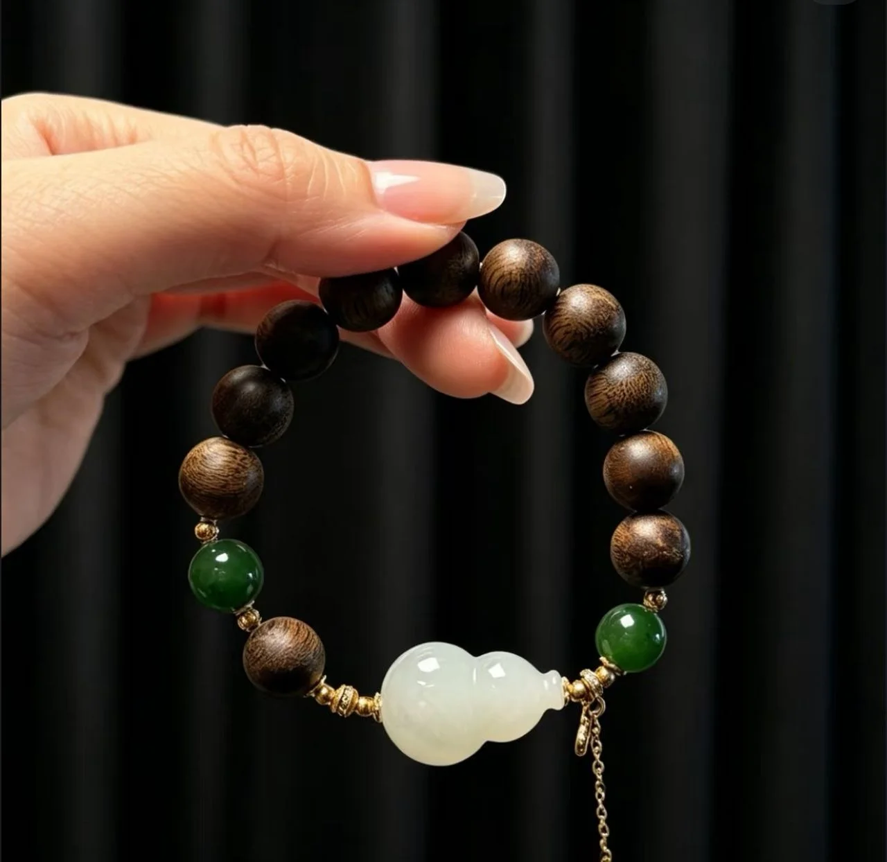 Agarwood round bead bracelet with jade gourd pendant